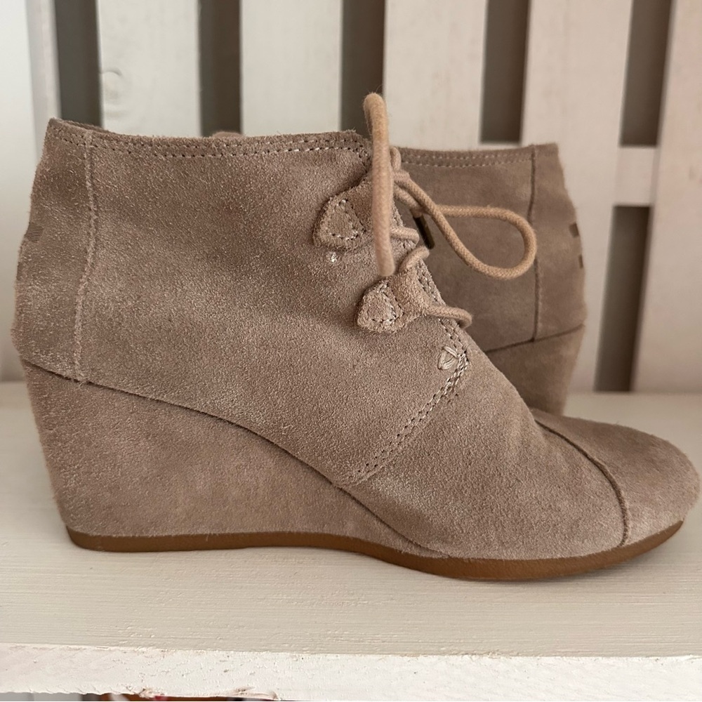 Toms Wedge Booties Women's Size 8 Suede Desert Leather Ankle Lace Up Taupe - Picture 7 of 15